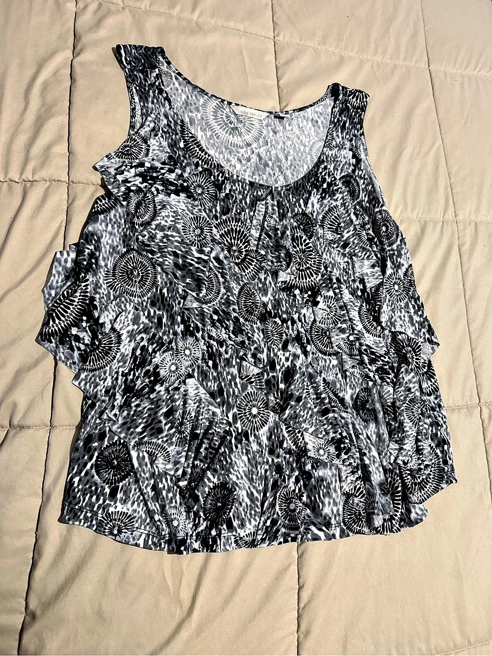 Laura Ashley Abstract Print Tank Top in Black & Gray Size 2X